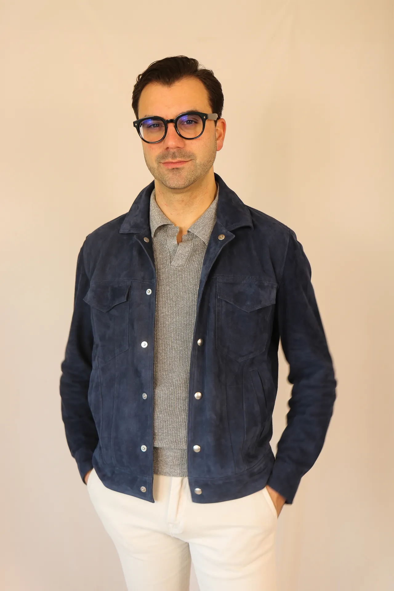 Night Blue suède trucker jacket & cashmere-zijde fly polo – Italiaanse maatwerk luxe