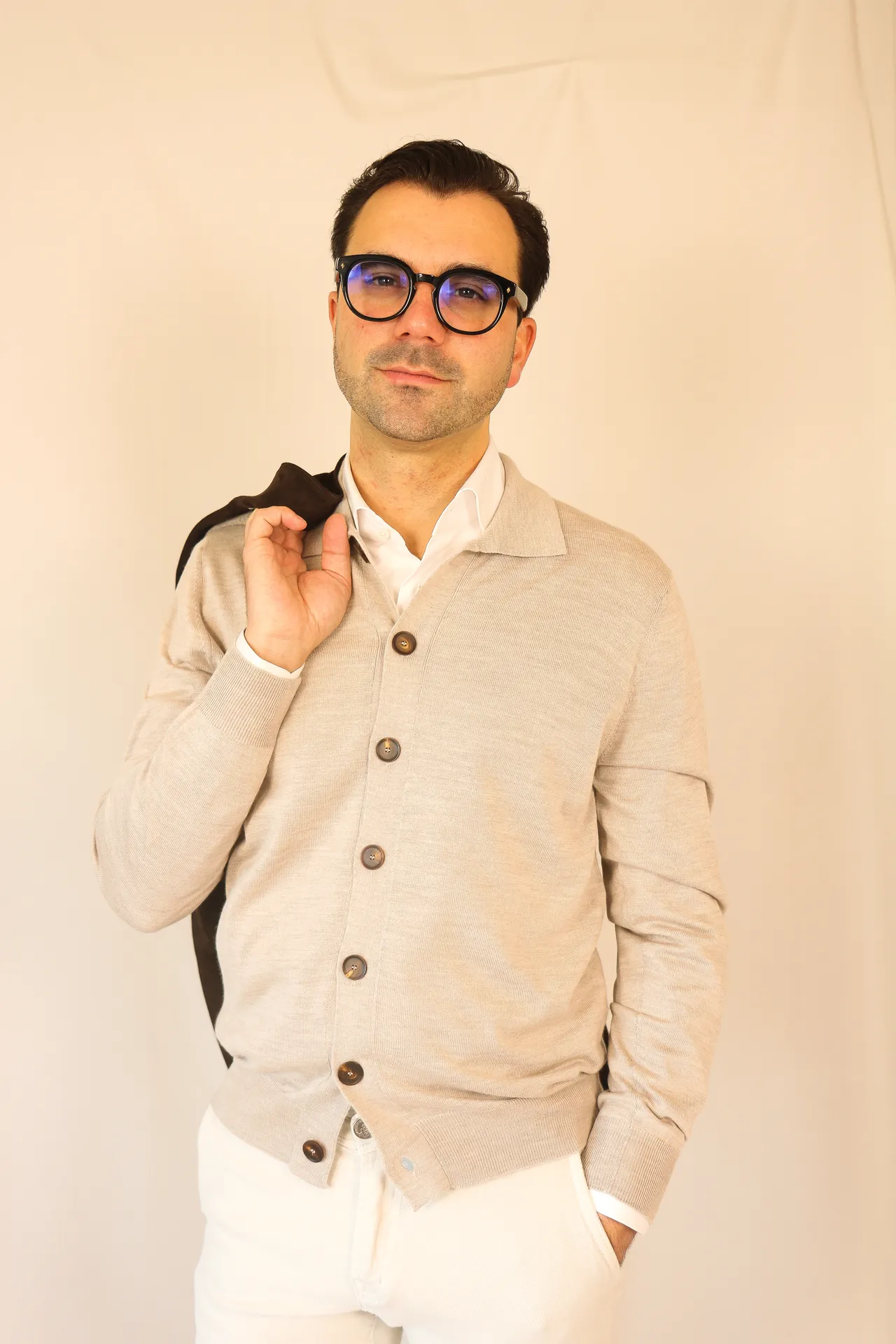 Zandkleurig cashmere-zijde vest met knopen – Handgemaakt maatwerk uit Italië