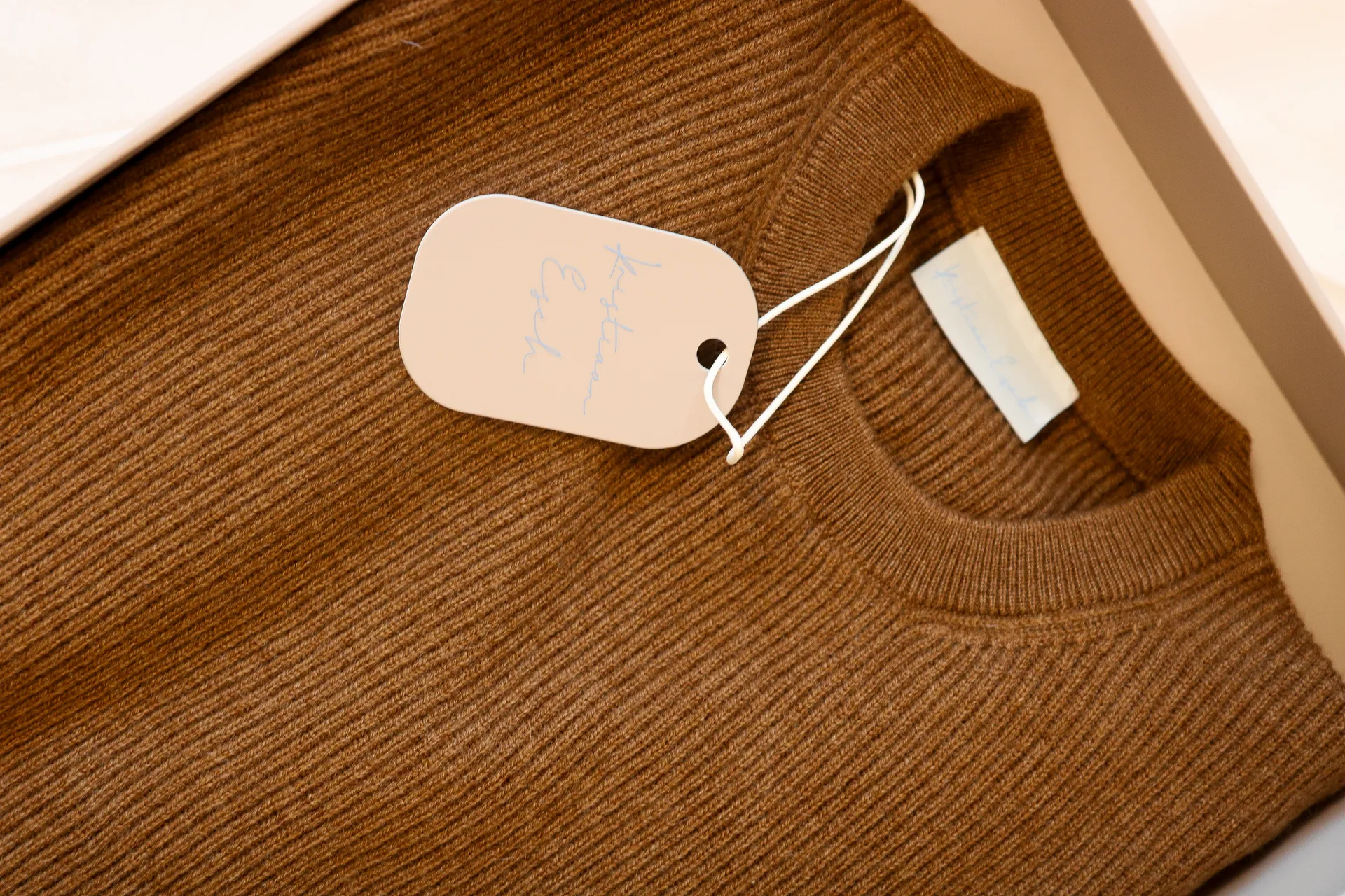 Bruine Engelse rib sweater in 100% cashmere – Handgemaakt maatwerk uit Italië